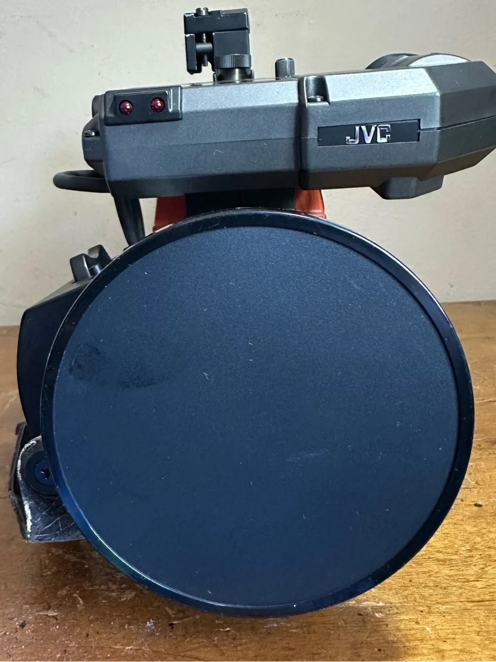 JVC Model KY-1900CH Portable Tree-Tube Professional Color Video Camera Camcorder